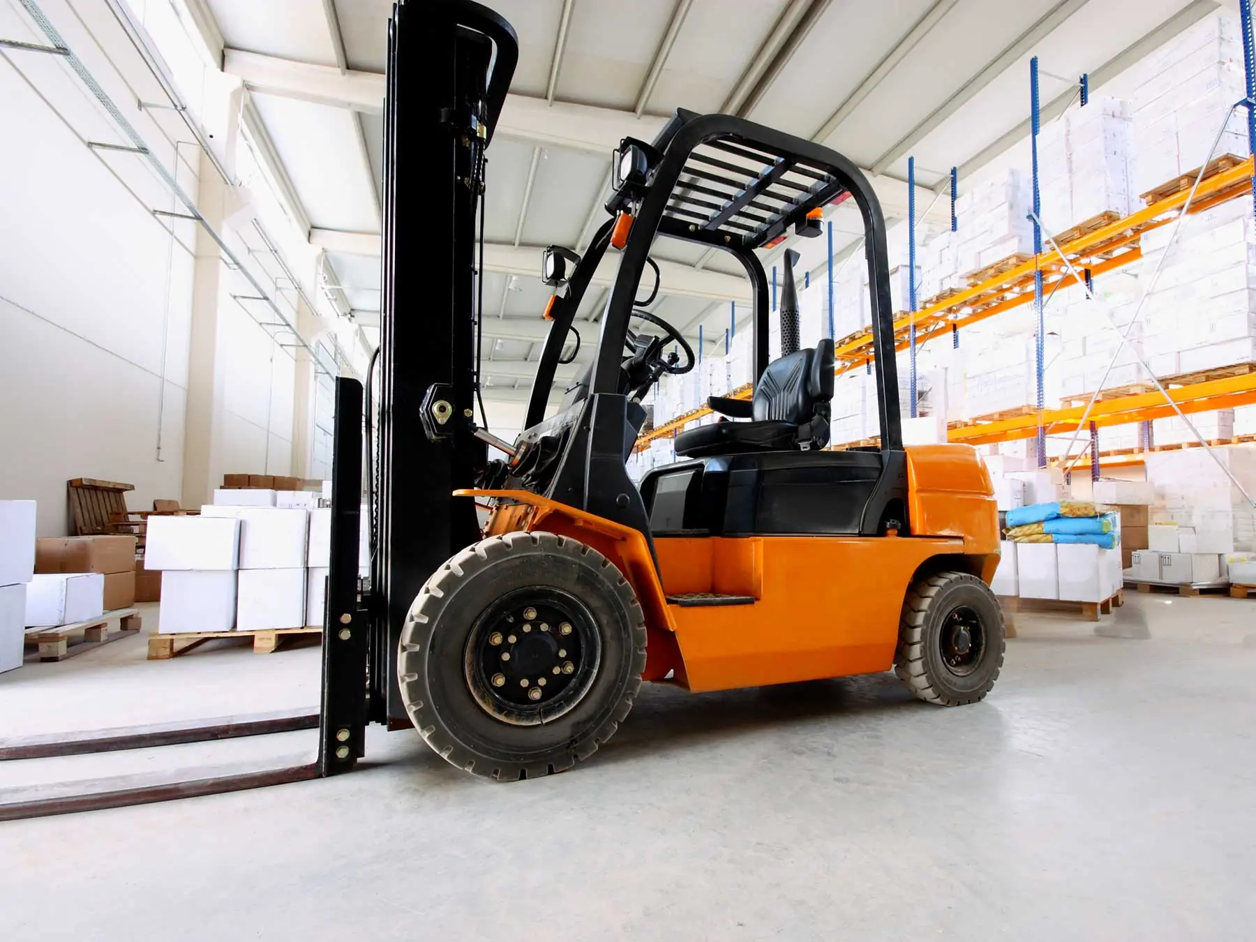 Read more about the article How to Operate a Forklift: A Complete Guide