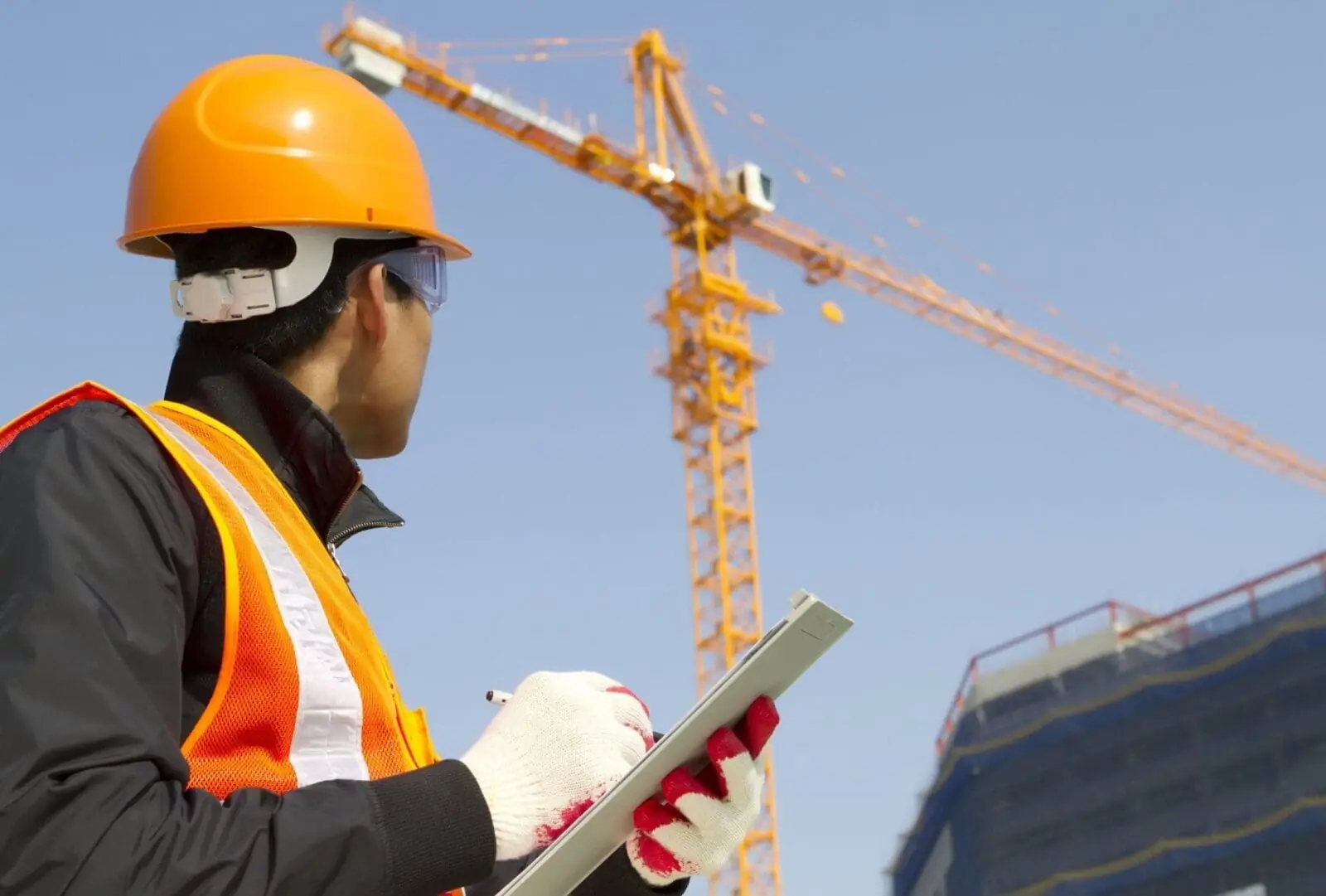 Read more about the article What to Know About Inspecting a Crawler Crane