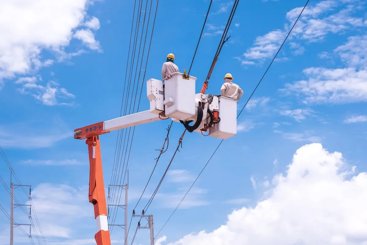 Read more about the article Transmission Lineman vs. Substation Tech: Complete Career Guide 2026